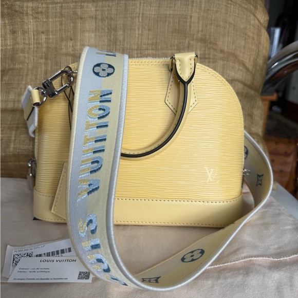 Louis Vuitton Alma BB in Jaune Plume Epi Leather - Picture 4 of 12